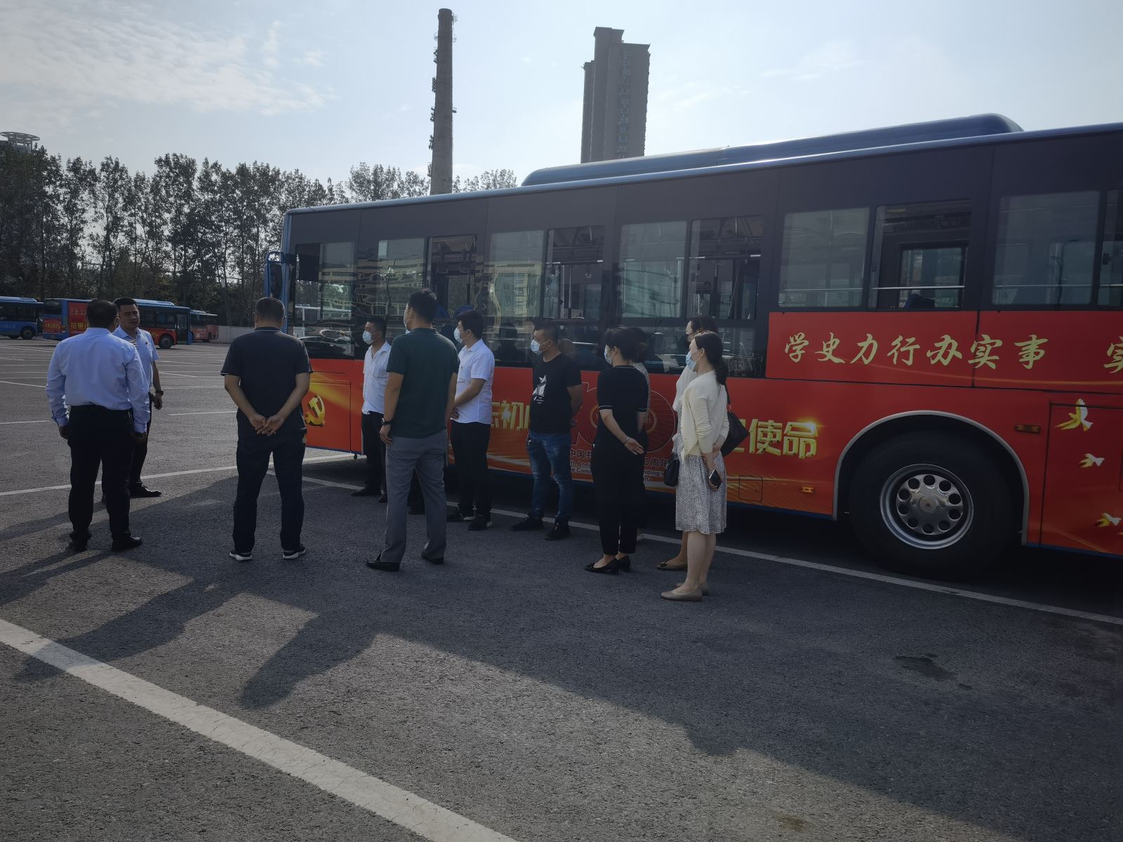 汽服公司至公交集團公交事業(yè)一部黨支部參觀(guān)交流黨建工作